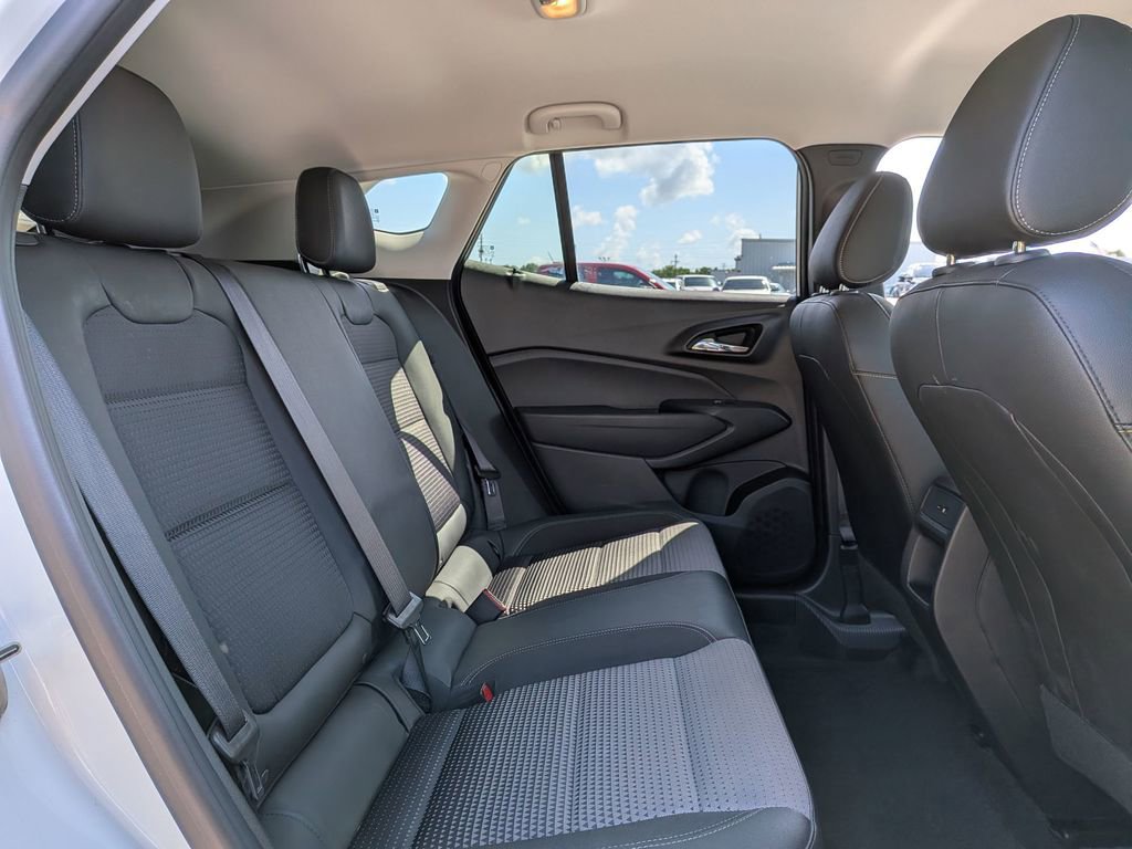 Used 2025 Chevrolet Trax LT w/ Driver Confidence Package FWD image 25