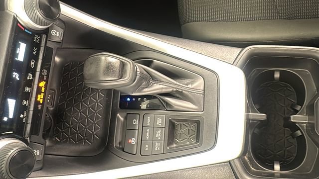 Used 2024 Toyota RAV4 LE image 29