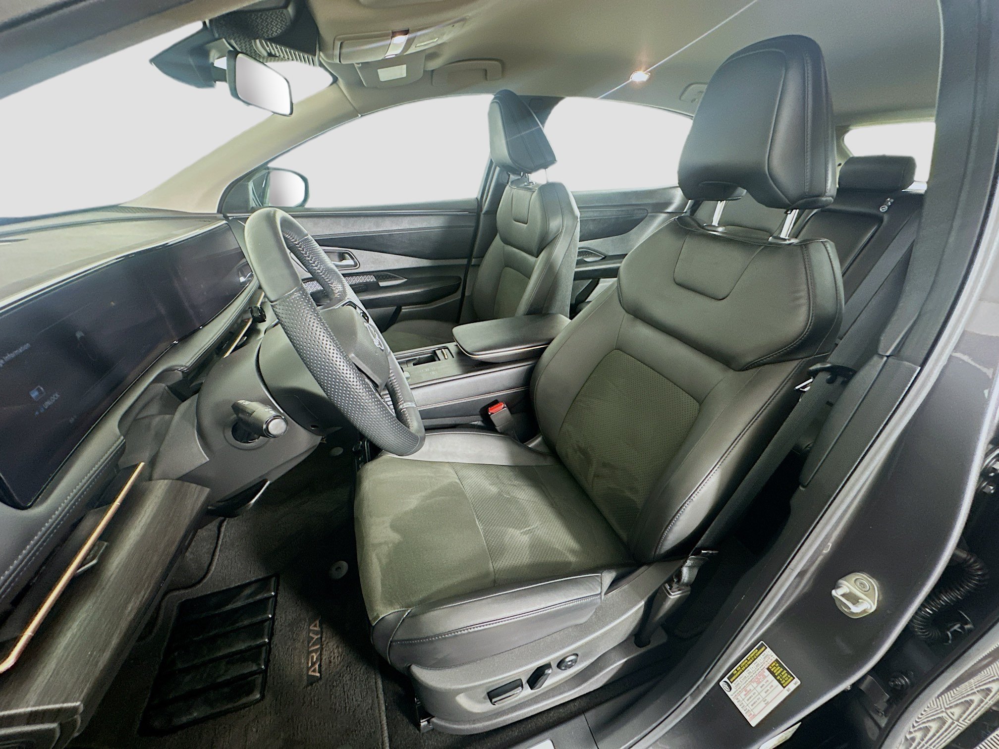 Used 2024 Nissan Ariya AWD image 13