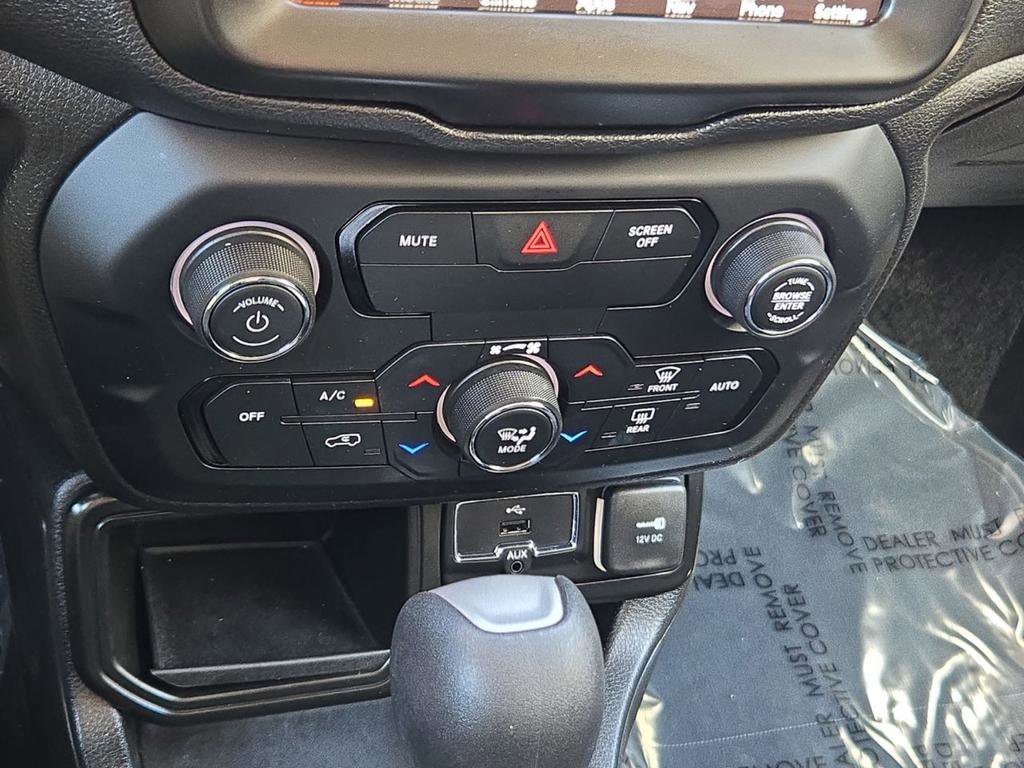 Used 2018 Jeep Renegade Altitude w/ UConnect 8.4 Nav Group image 35