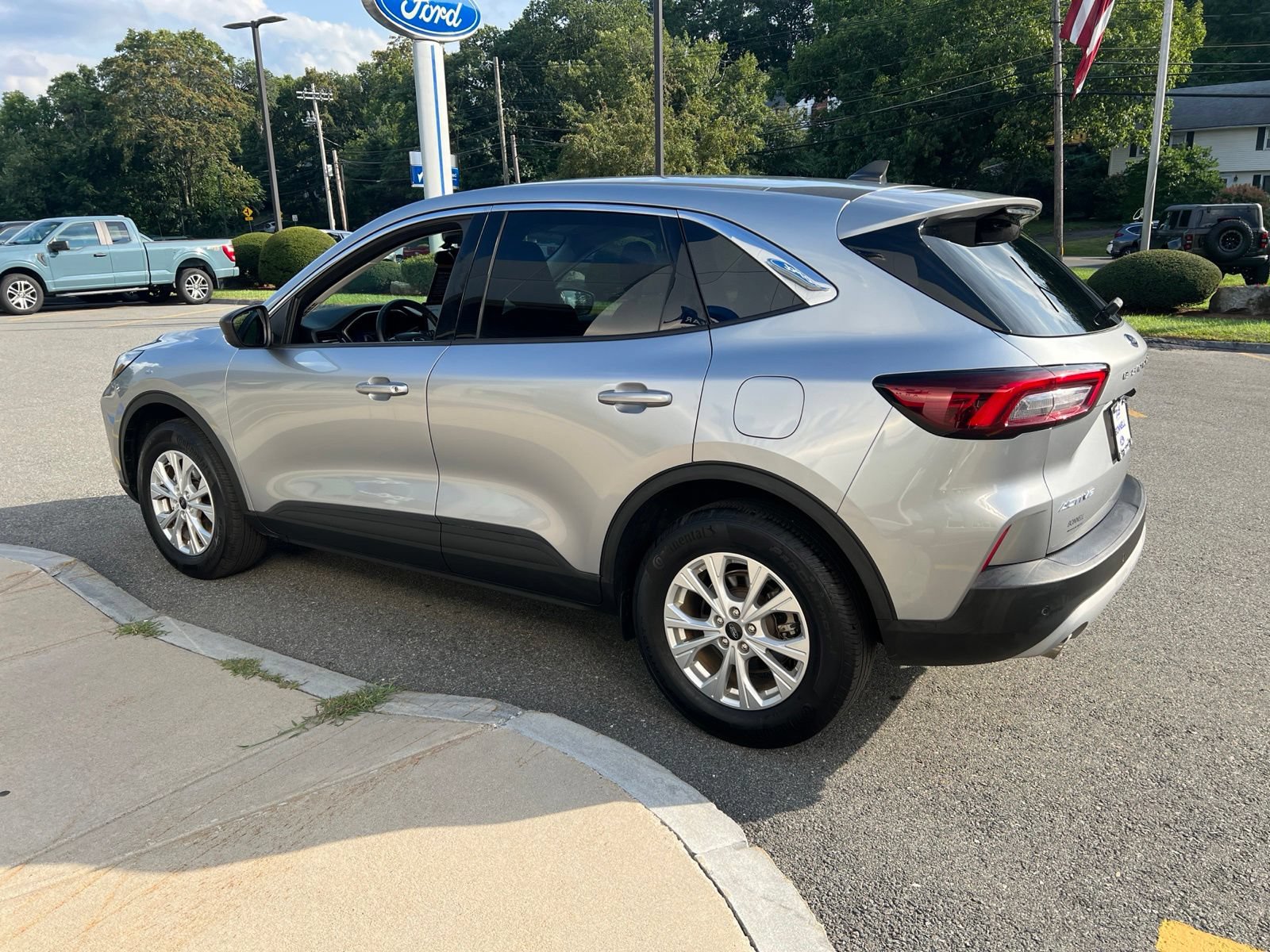 Used 2023 Ford Escape Active w/ Tech Pack #1 AWD/4WD image 4