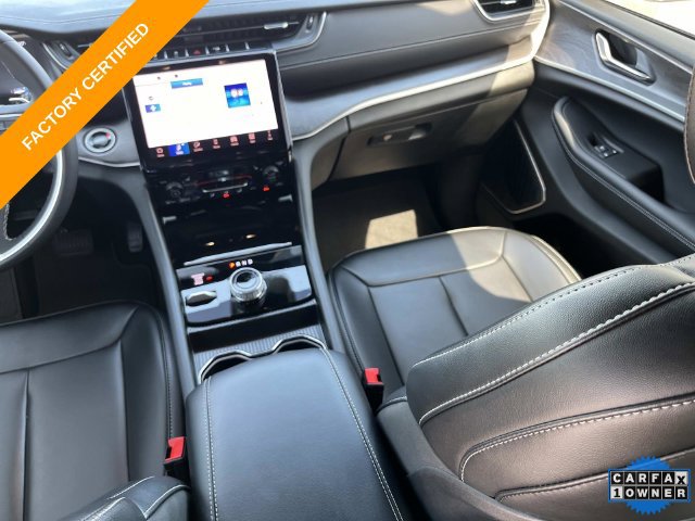 Certified 2025 Jeep Grand Cherokee L Limited w/ Black Appearance Package AWD/4WD image 16