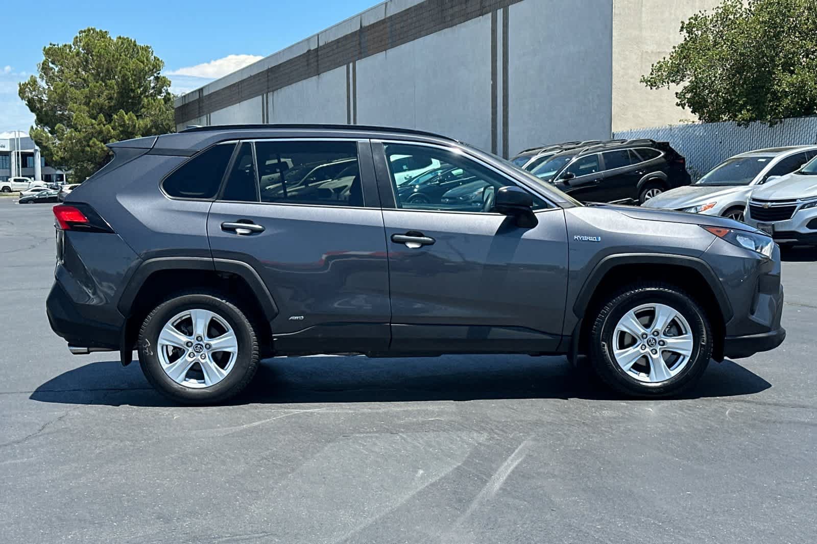 Used 2019 Toyota RAV4 LE AWD/4WD image 6