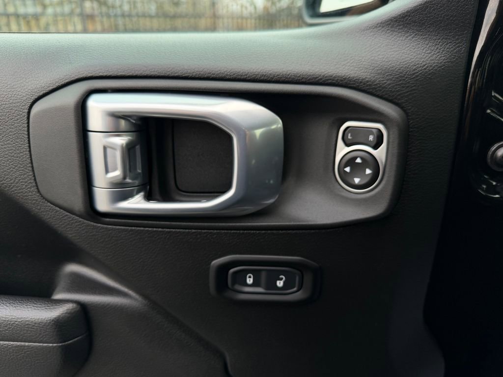 Used 2023 Jeep Wrangler Willys image 23
