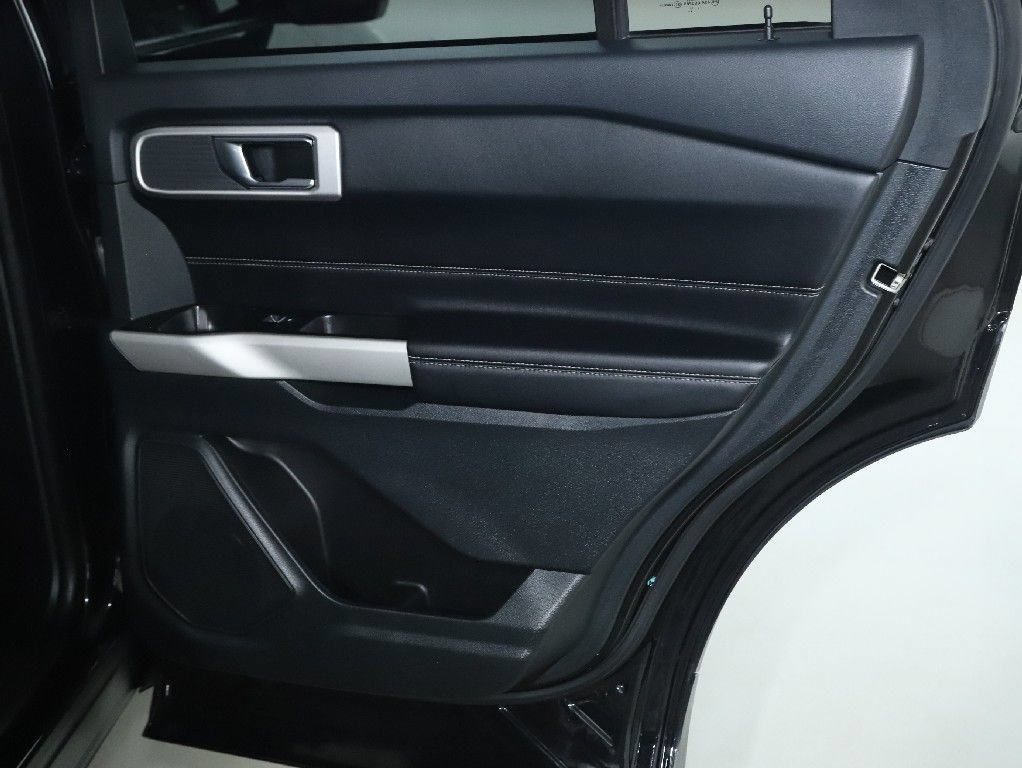Used 2022 Ford Explorer XLT AWD/4WD image 31