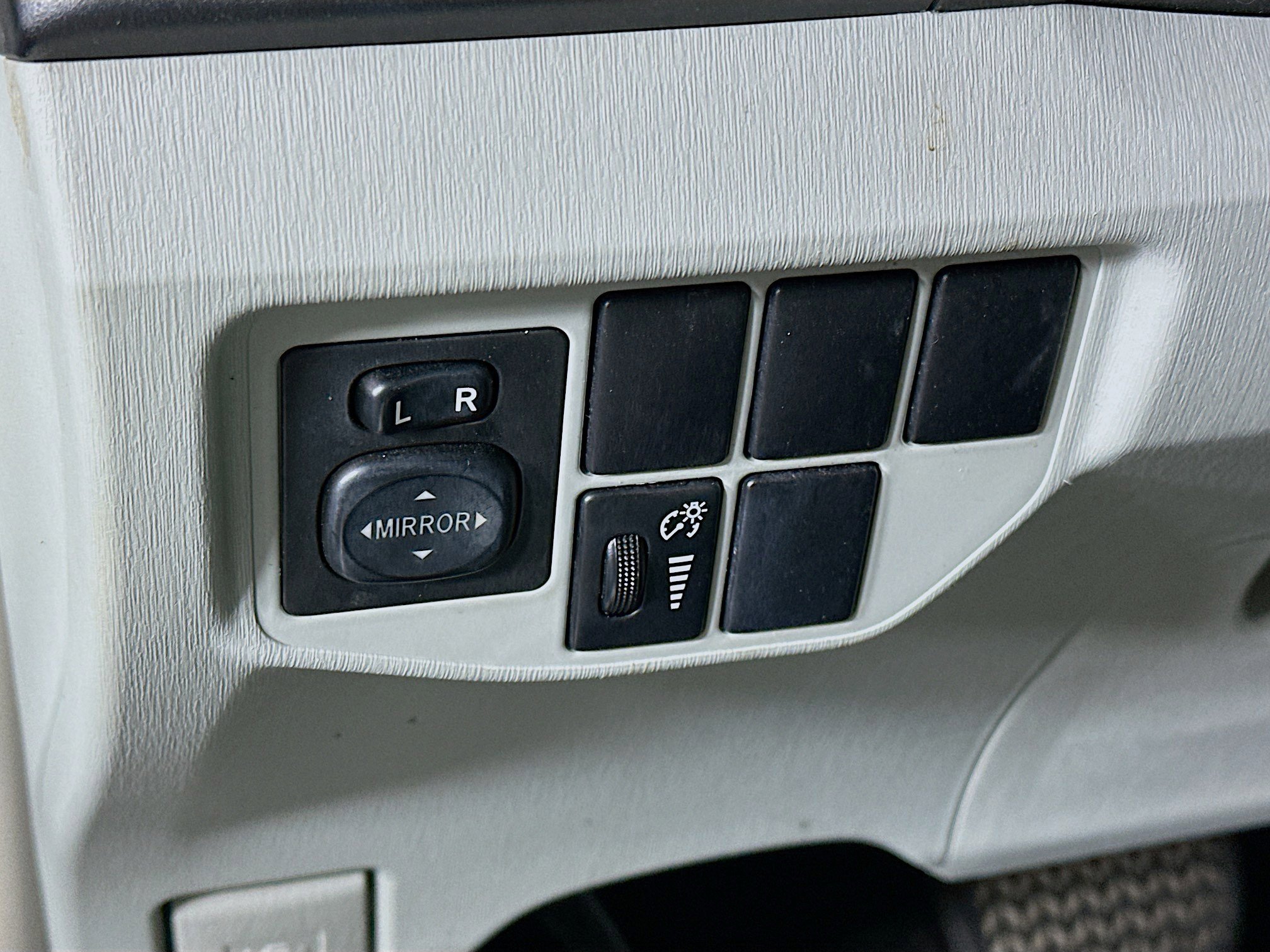 Used 2014 Toyota Prius Two FWD image 17