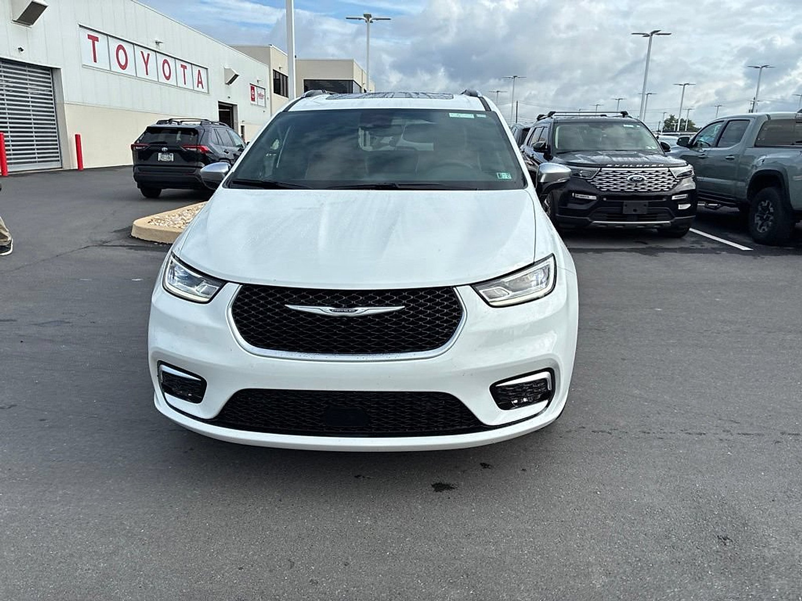 Used 2026 Chrysler Pacifica Pinnacle AWD/4WD image 27