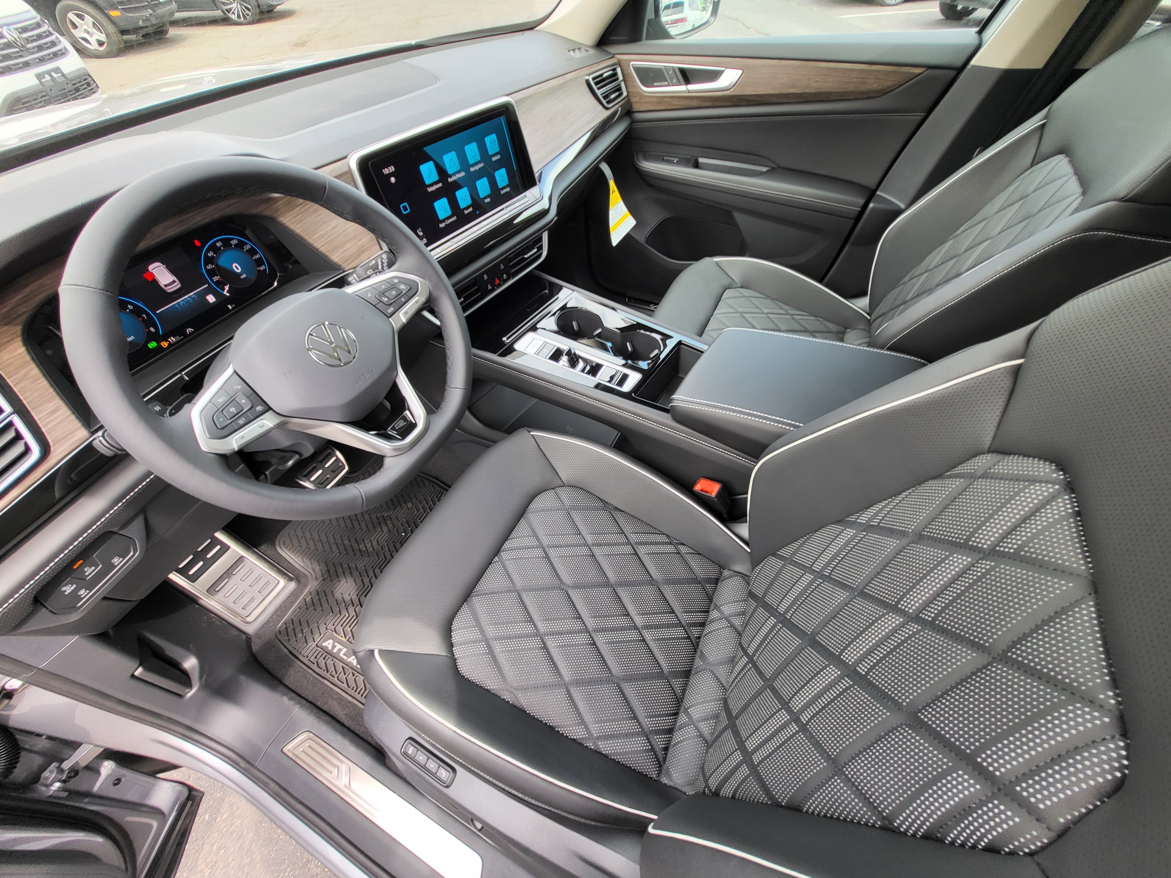 New 2025 Volkswagen Atlas SEL Premium R-Line image 15