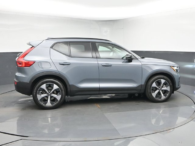 Used 2023 Volvo XC40 B5 Plus w/ Protection Package Premier AWD/4WD image 9