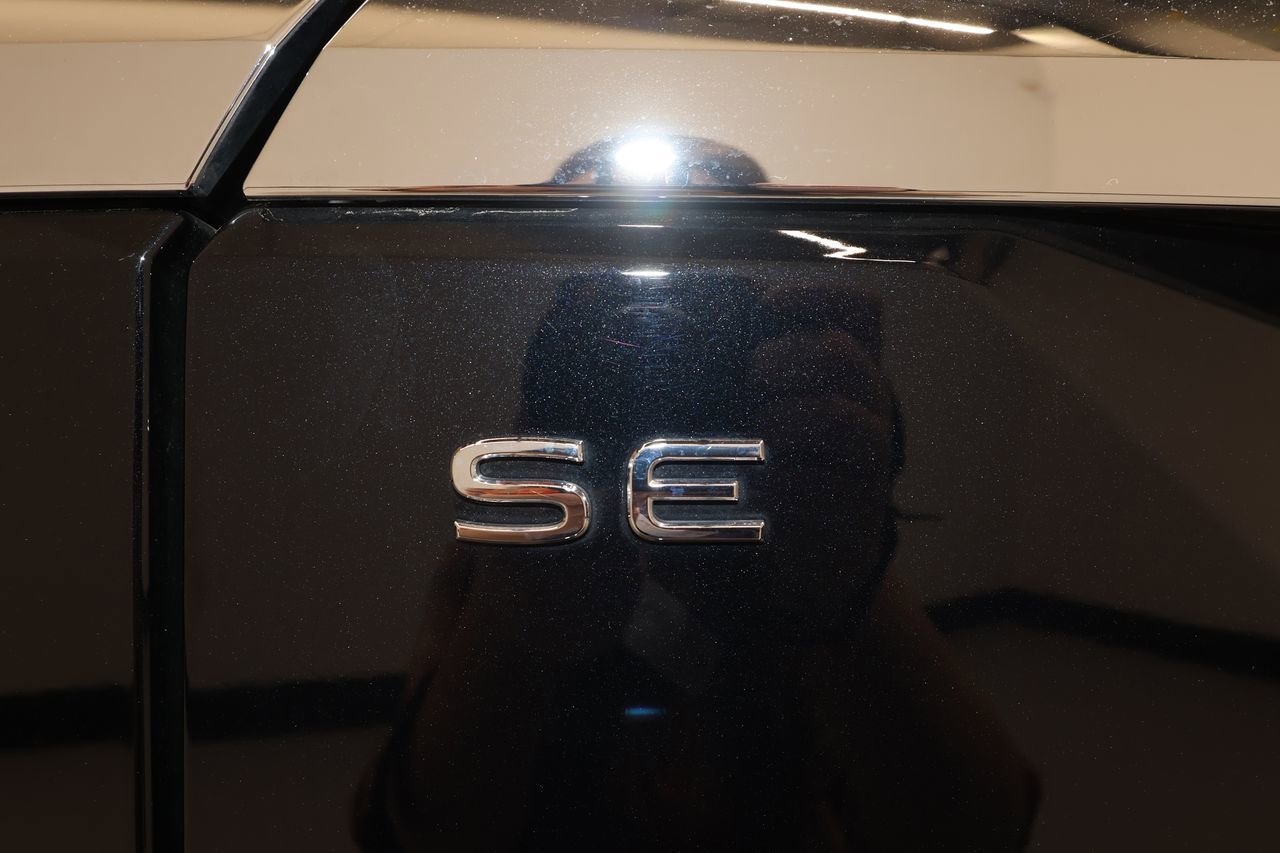 Used 2025 Volkswagen Atlas SE image 34