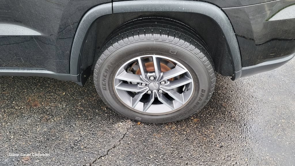 Used 2018 Jeep Grand Cherokee Laredo AWD/4WD image 8