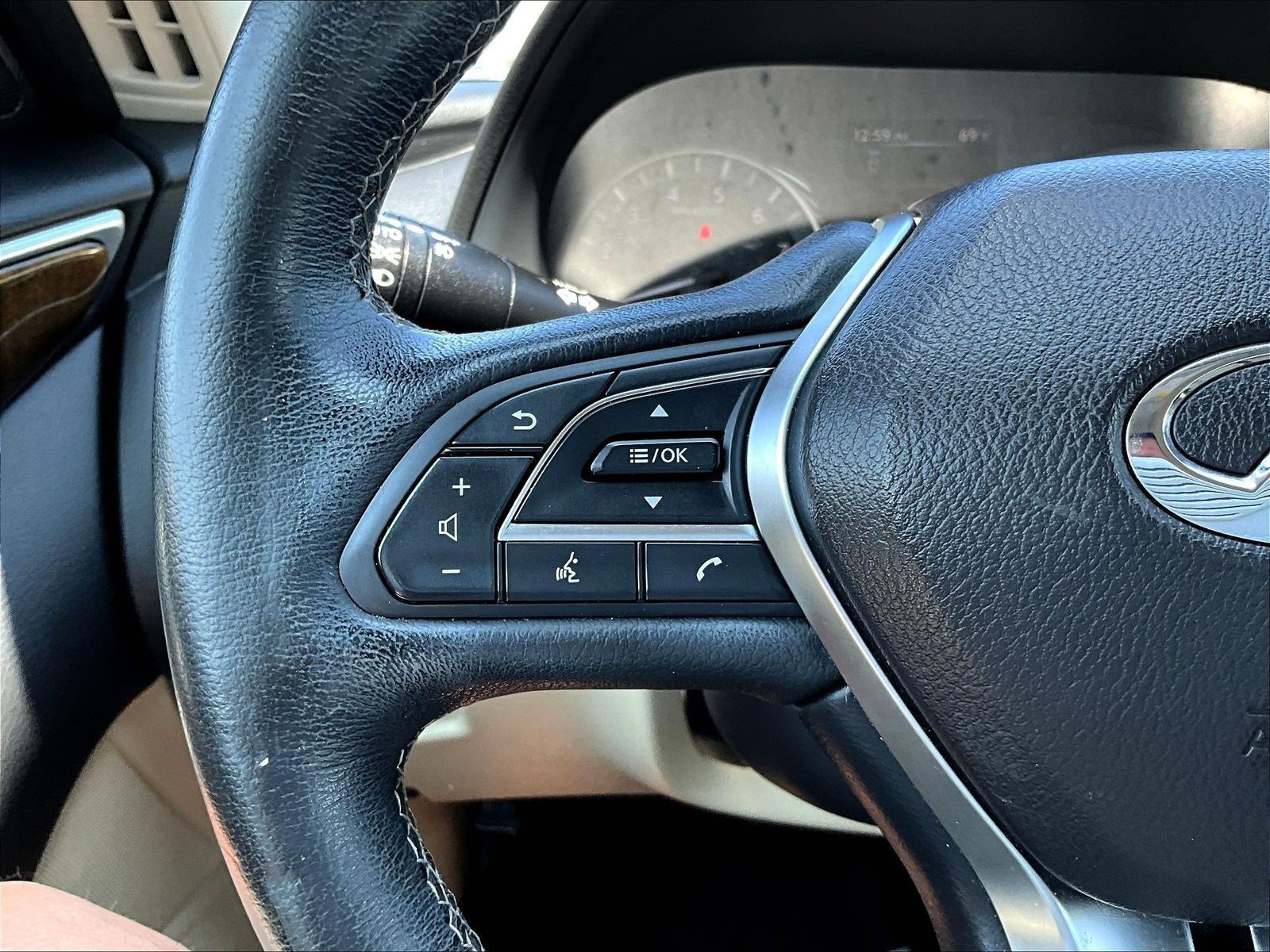 Used 2019 INFINITI Q50 Luxe w/ Essential Package (3.0T Luxe) AWD/4WD image 11