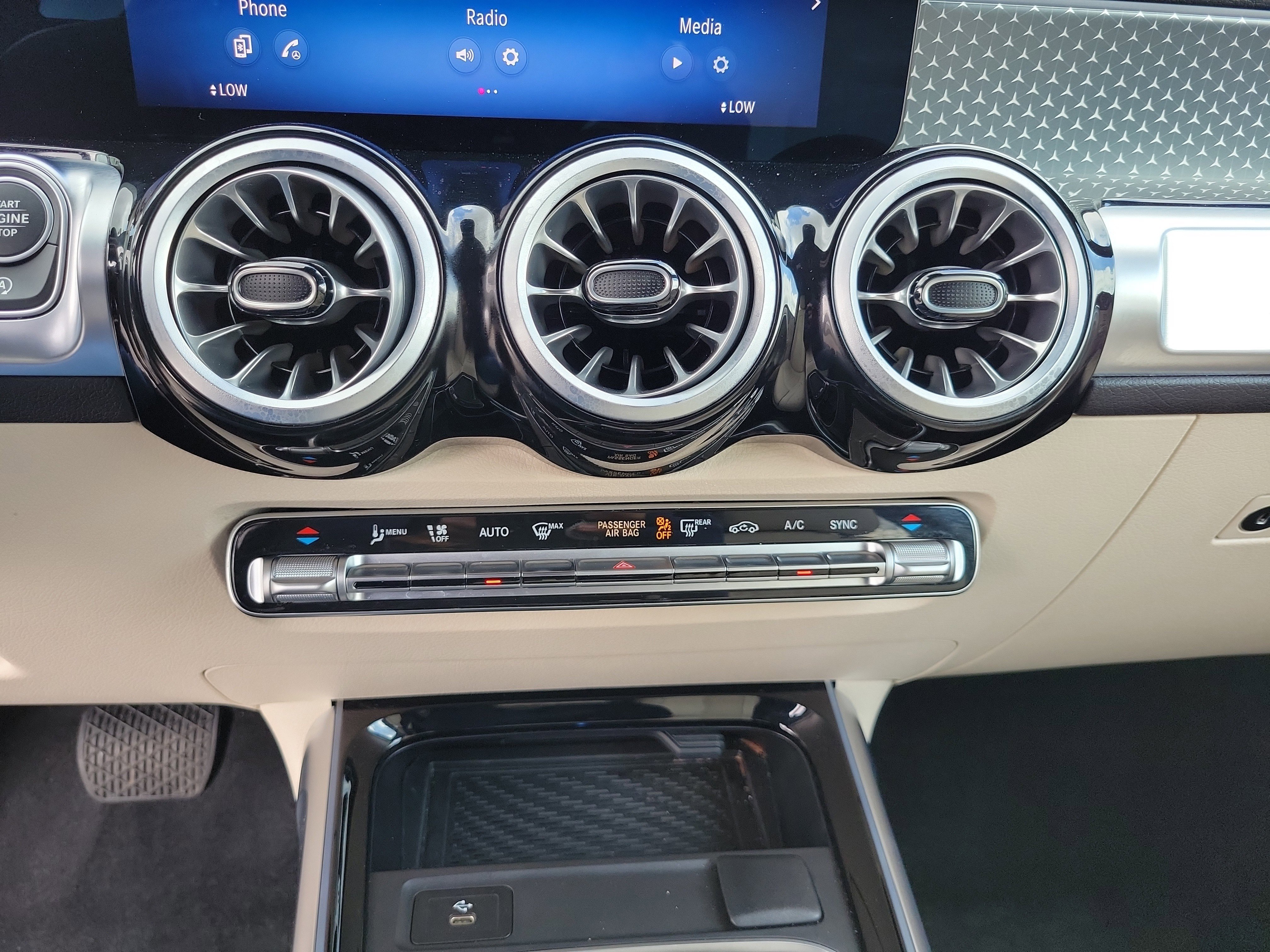 Used 2025 Mercedes-Benz GLB 250 image 24