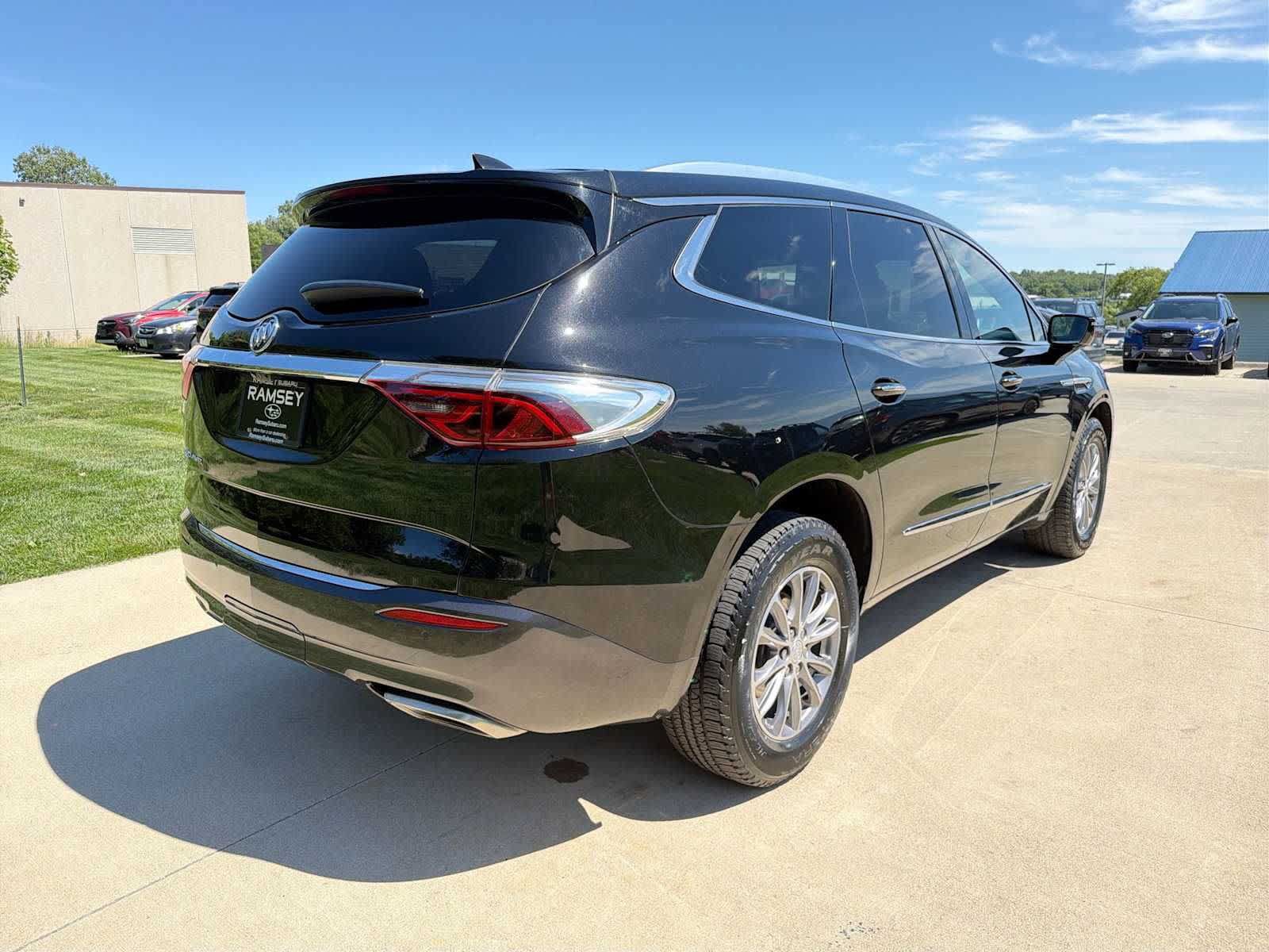Used 2022 Buick Enclave Premium AWD/4WD image 6