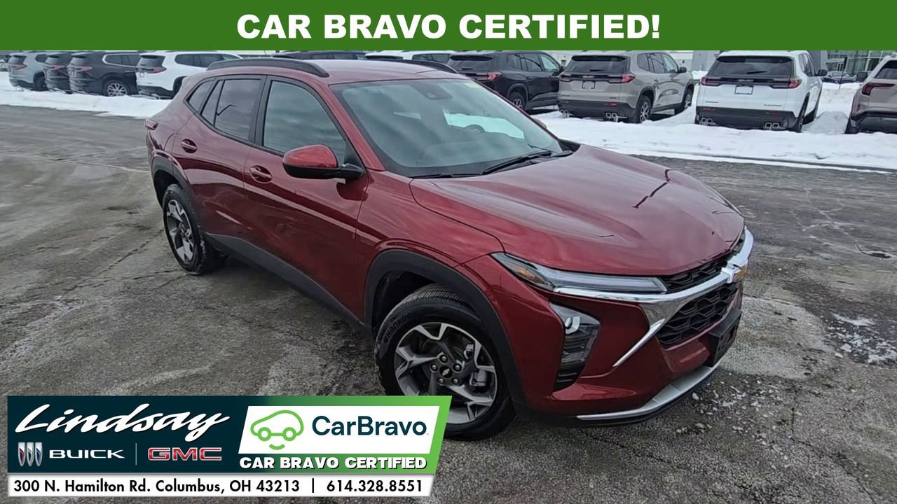 Used 2025 Chevrolet Trax LT w/ LT Convenience Package image 2