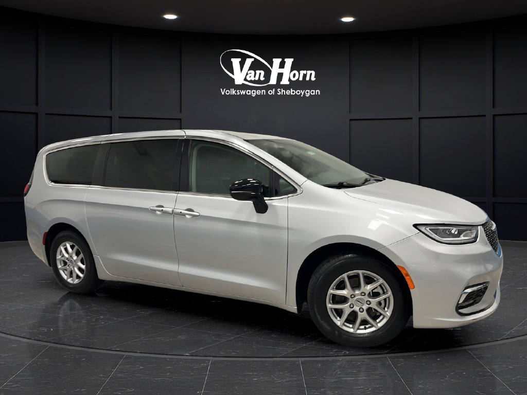Used 2024 Chrysler Pacifica Touring-L