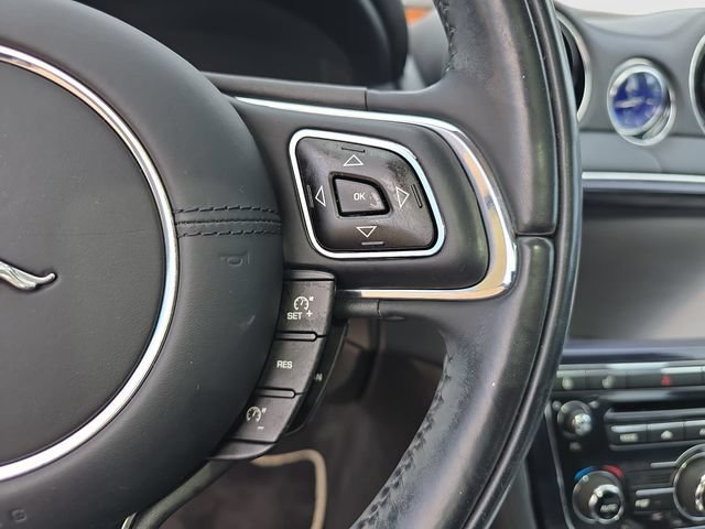 Used 2013 Jaguar XJ AWD image 26
