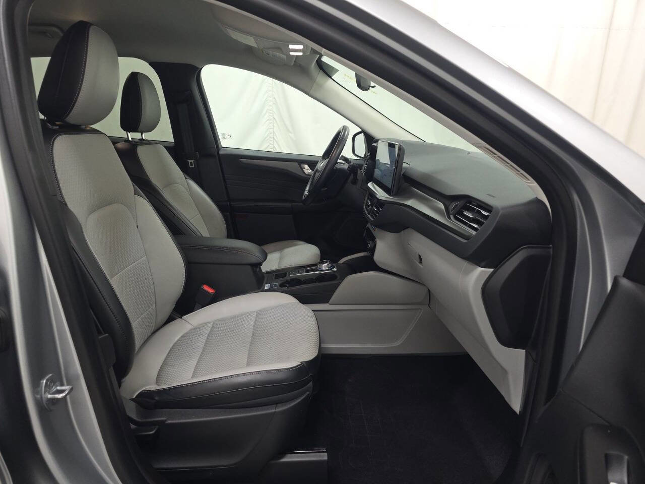 Used 2023 Ford Escape SE image 8