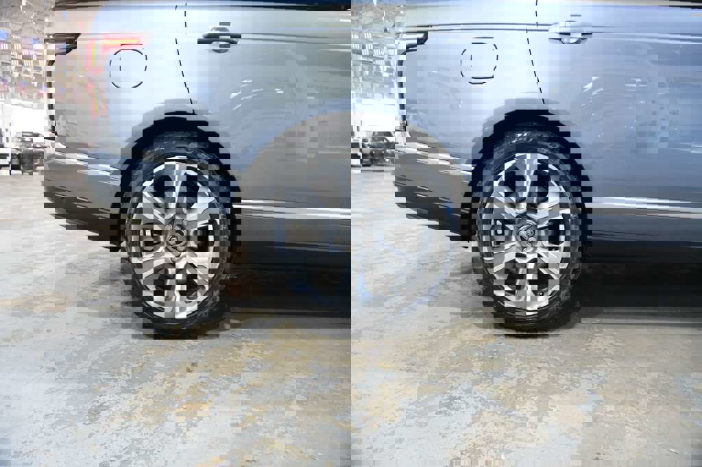 Used 2018 Land Rover Range Rover Long Wheelbase Supercharged image 15