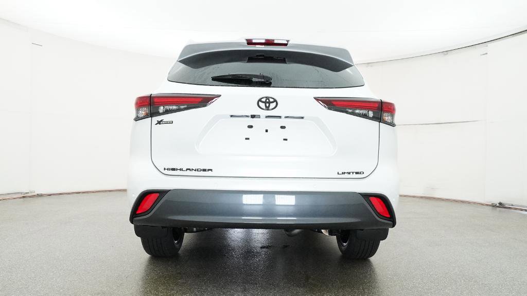 New 2025 Toyota Highlander Limited image 17