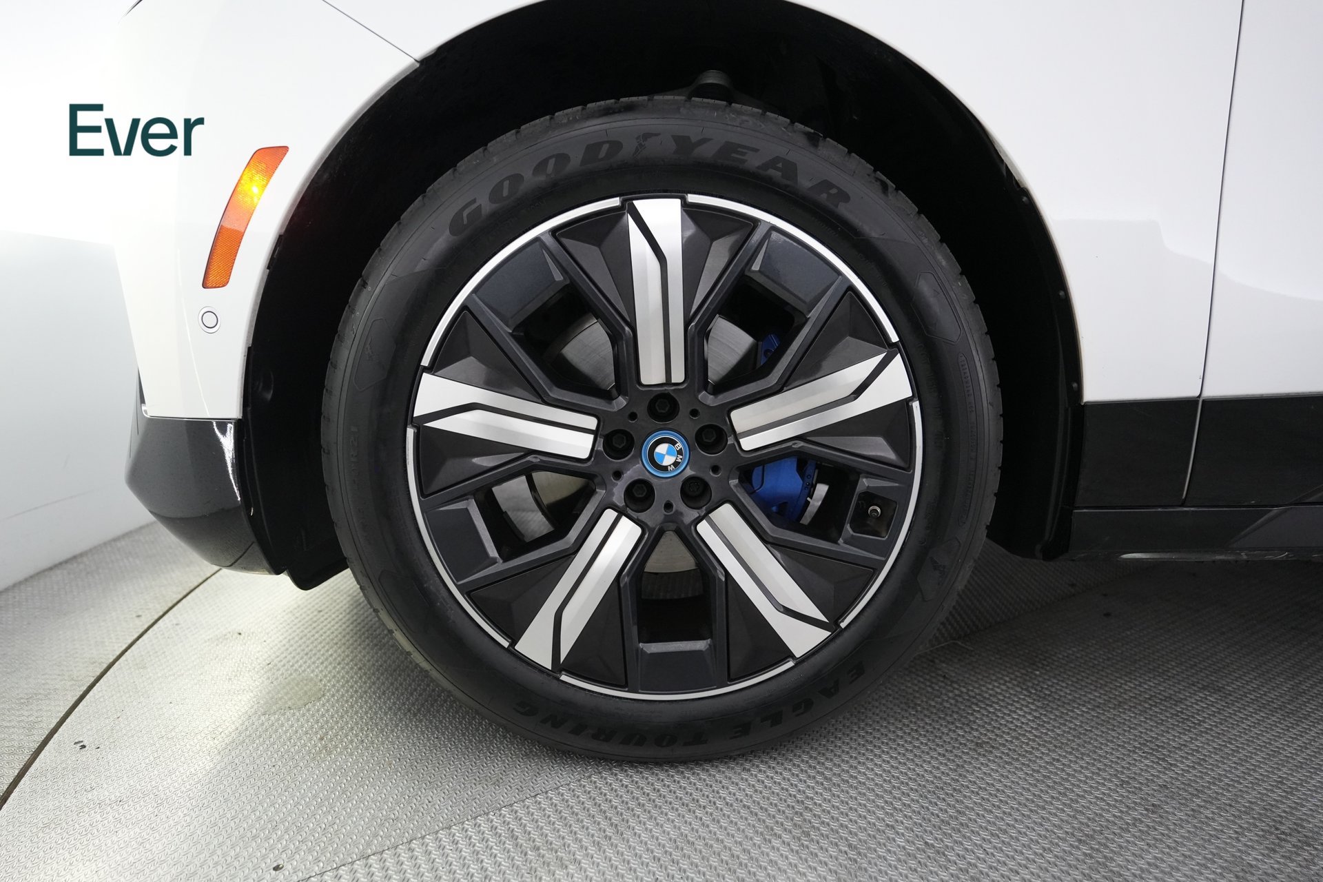 Used 2024 BMW iX xDrive50 w/ Sport Package AWD/4WD image 19