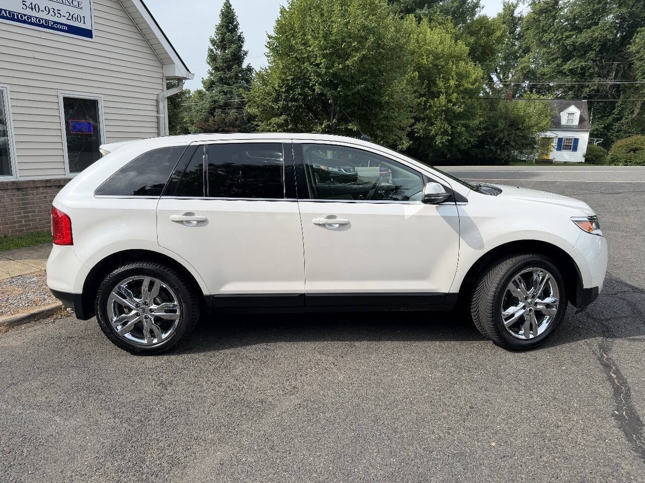 Used 2014 Ford Edge Limited w/ Equipment Group 302A AWD/4WD image 8