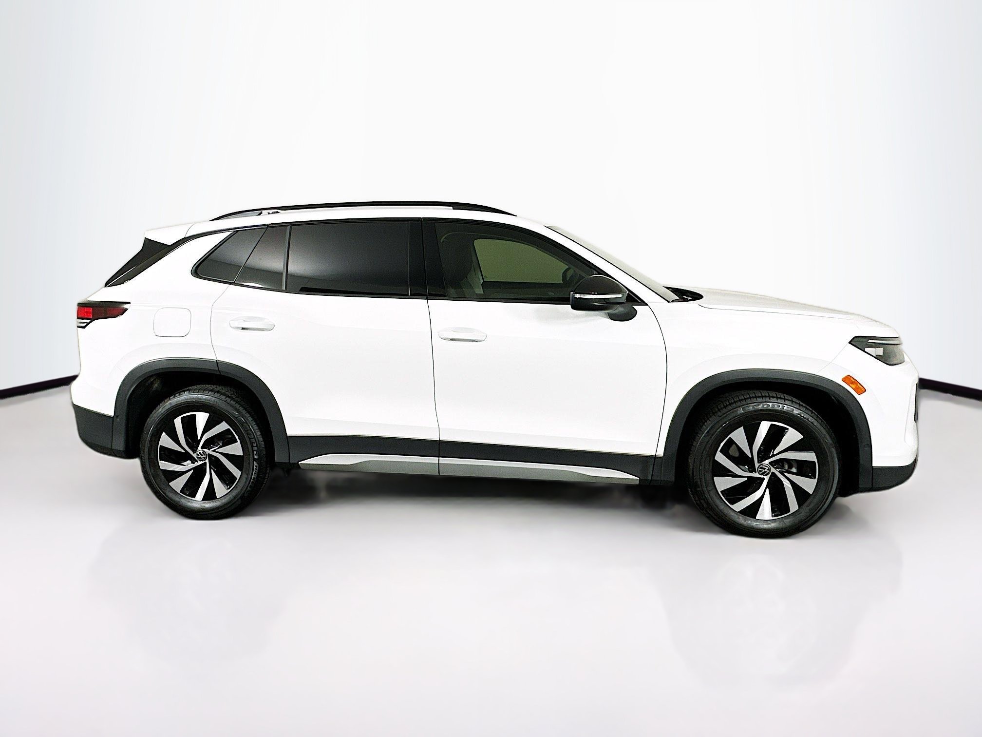 Used 2025 Volkswagen Tiguan S FWD image 10