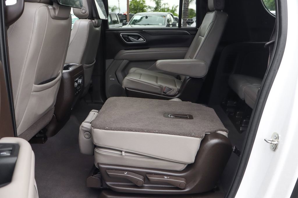 Used 2021 GMC Yukon XL SLT w/ SLT Premium Package image 46
