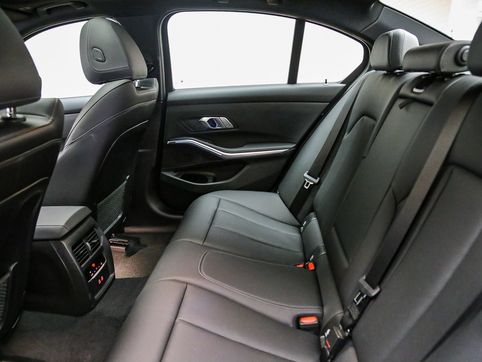 Certified 2023 BMW 330i Sedan w/ Convenience Package RWD image 21