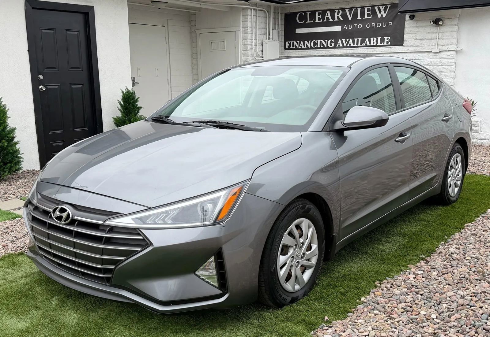 Used 2019 Hyundai Elantra SE w/ Winter Weather Package image 2