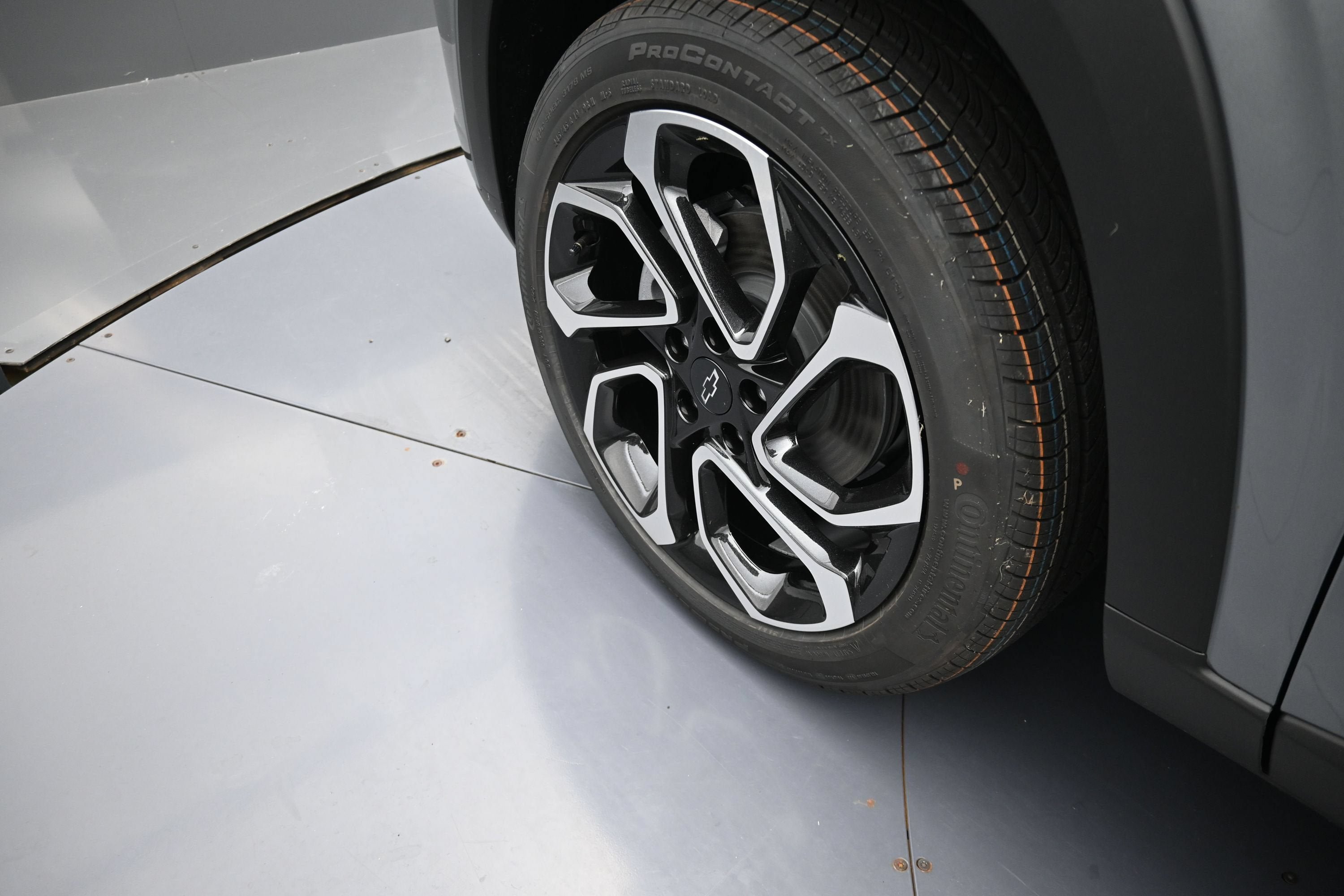 New 2026 Chevrolet Trax RS w/ Sunroof Package FWD image 34