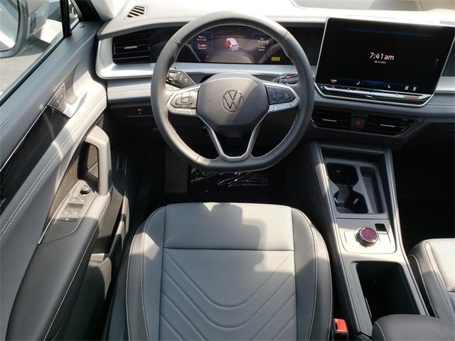 New 2025 Volkswagen Tiguan SE image 9