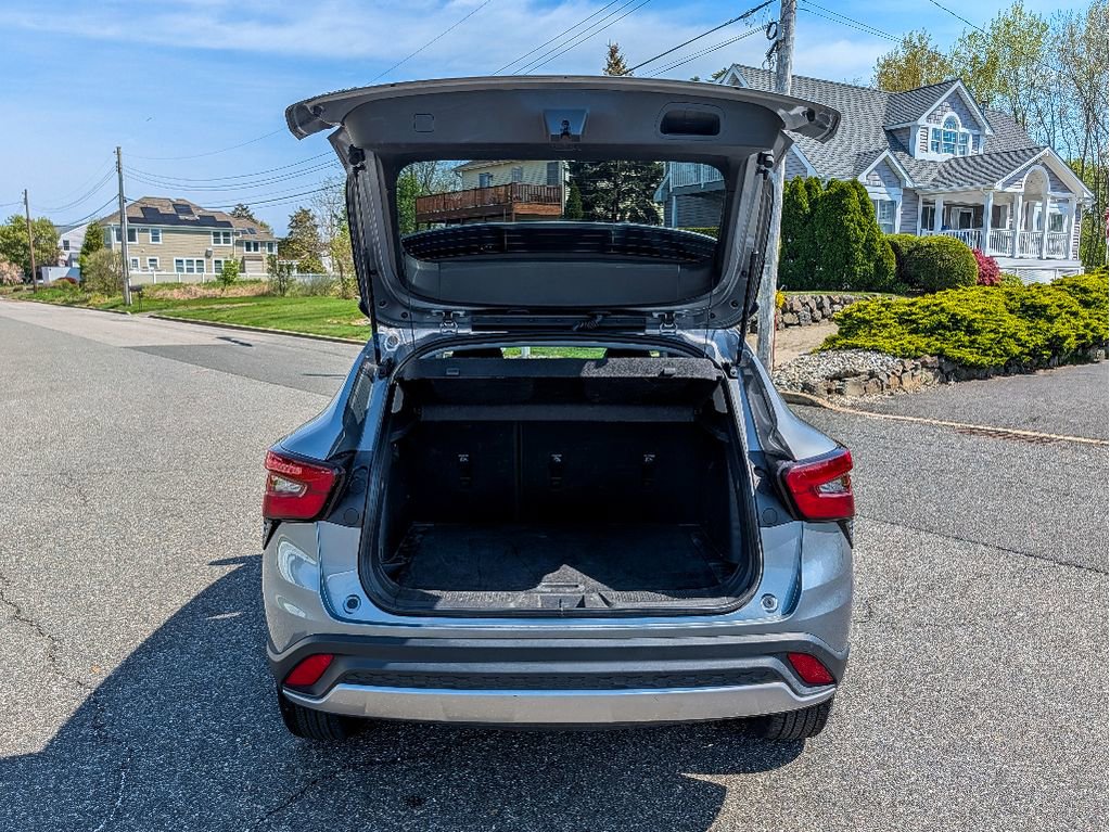 Used 2025 Chevrolet Trax LT w/ LT Convenience Package FWD image 7