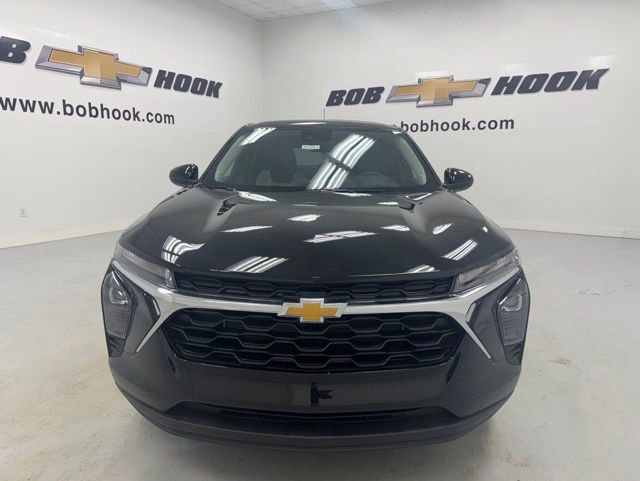 New 2026 Chevrolet Trax LS w/ LS Convenience Package FWD image 2