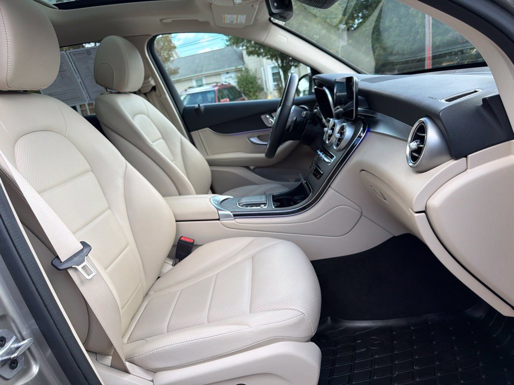 Used 2022 Mercedes-Benz GLC 300 4MATIC w/ Multimedia Package Lite image 32