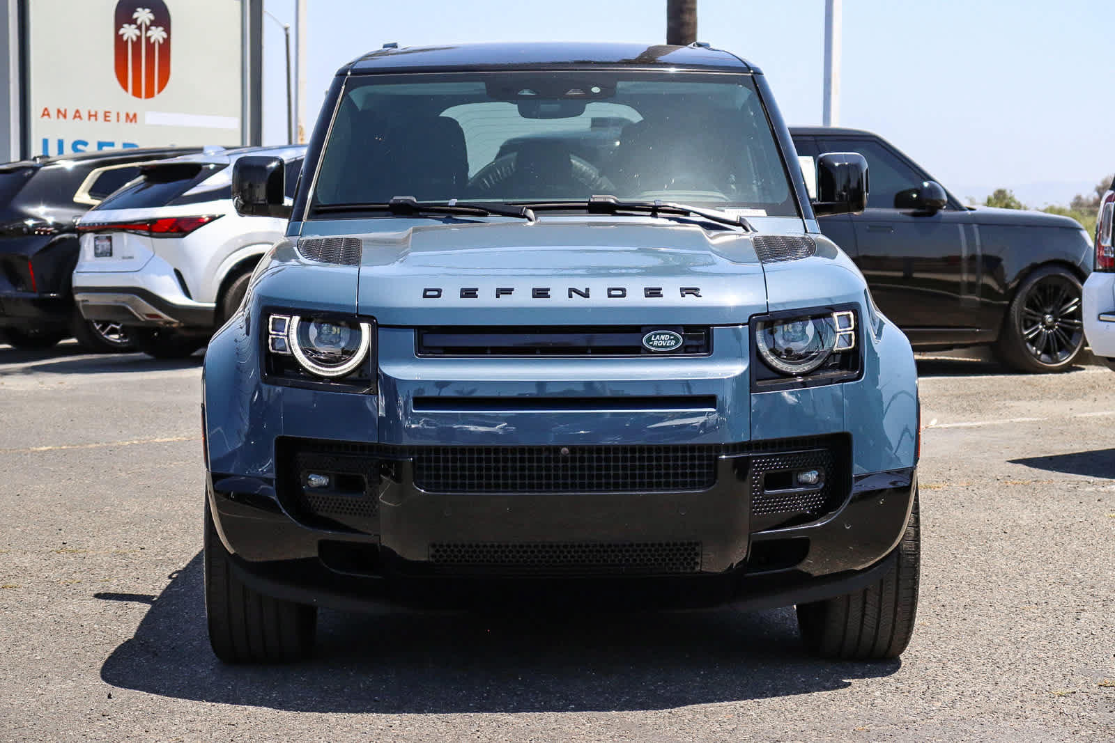 Used 2025 Land Rover Defender 110 X-Dynamic SE AWD/4WD image 2