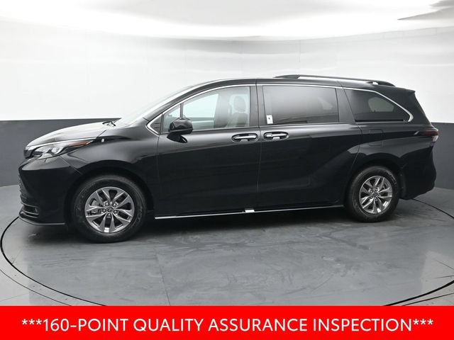 Used 2026 Toyota Sienna XLE AWD/4WD image 2