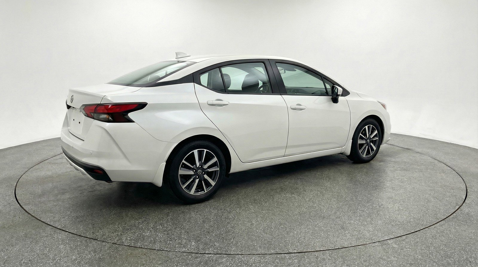 Used 2025 Nissan Versa SV image 9