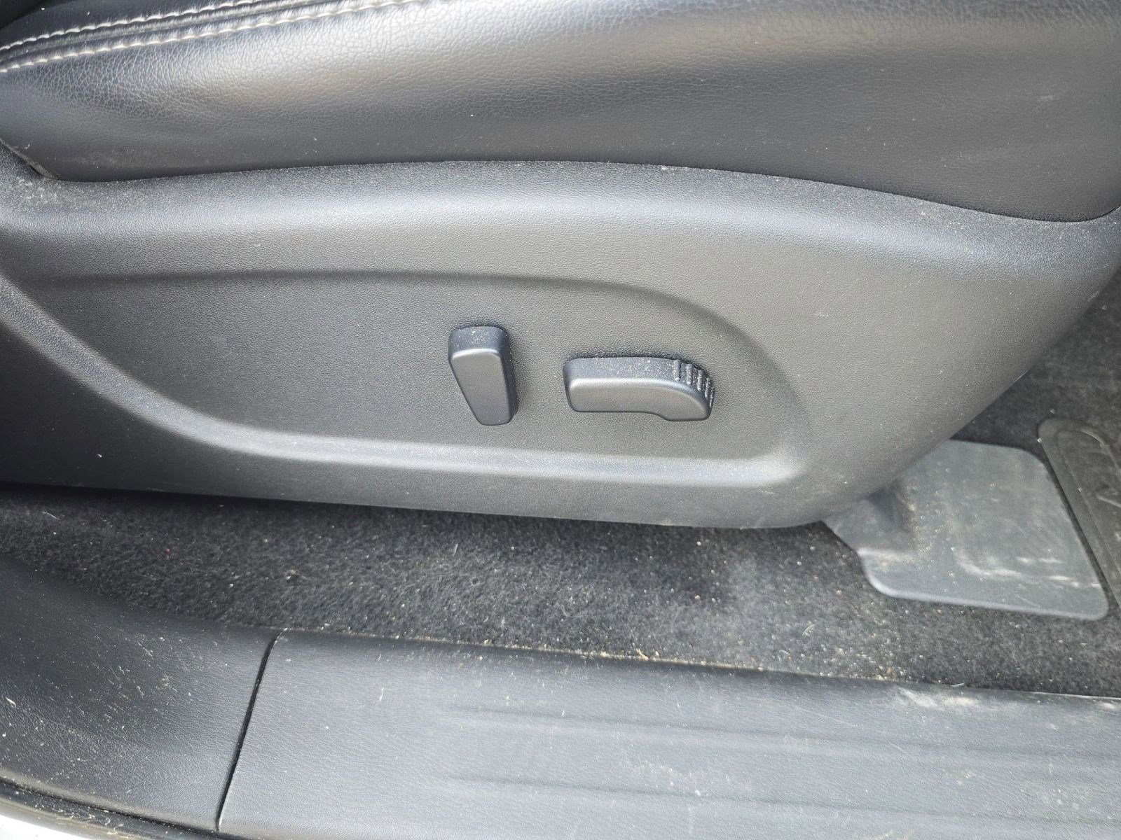 Used 2019 Nissan Pathfinder SL image 32