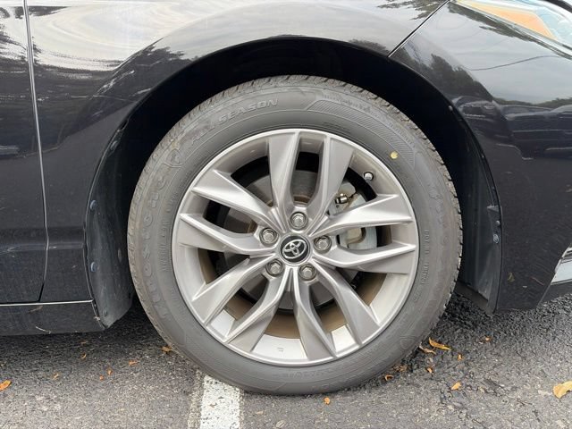 Used 2019 Toyota Avalon XLE w/ Moonroof Package FWD image 7
