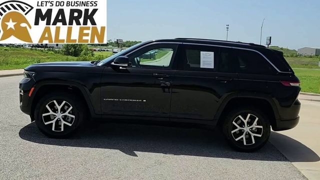 Used 2023 Jeep Grand Cherokee Limited AWD/4WD image 5