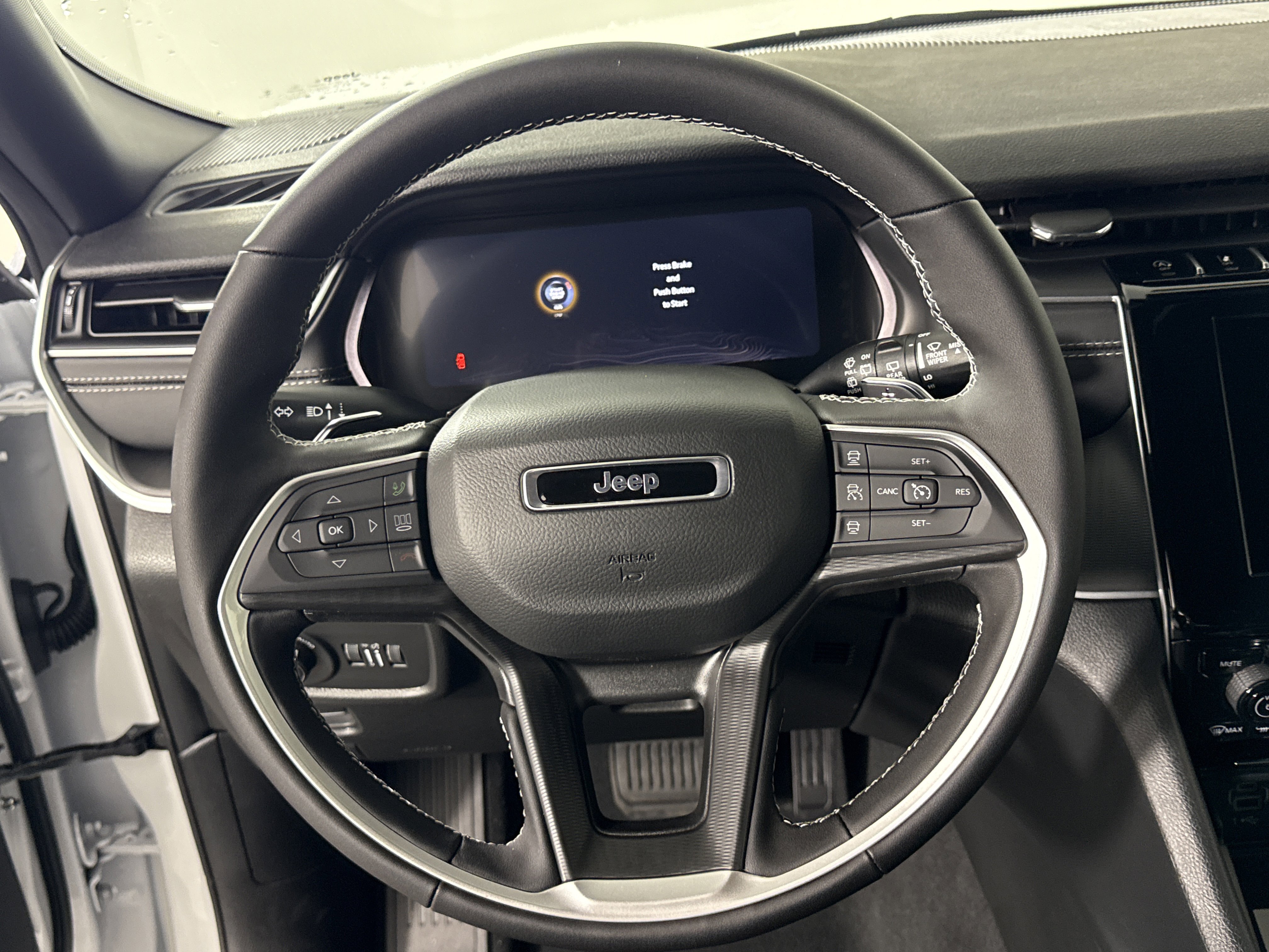 New 2025 Jeep Grand Cherokee L Altitude image 16