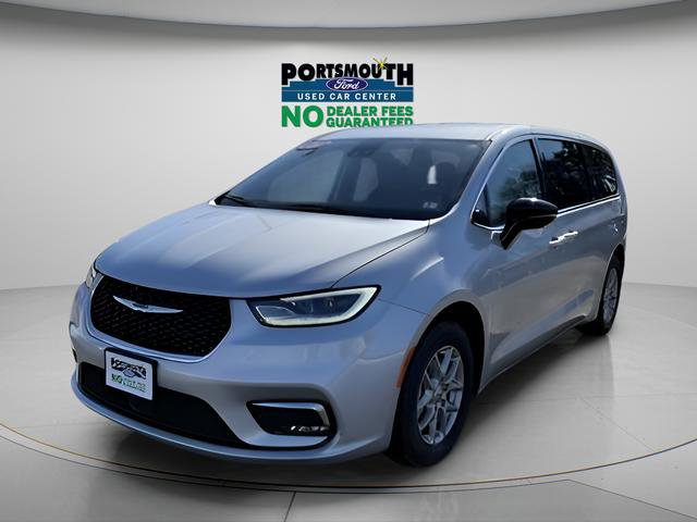 Used 2024 Chrysler Pacifica Touring-L image 18