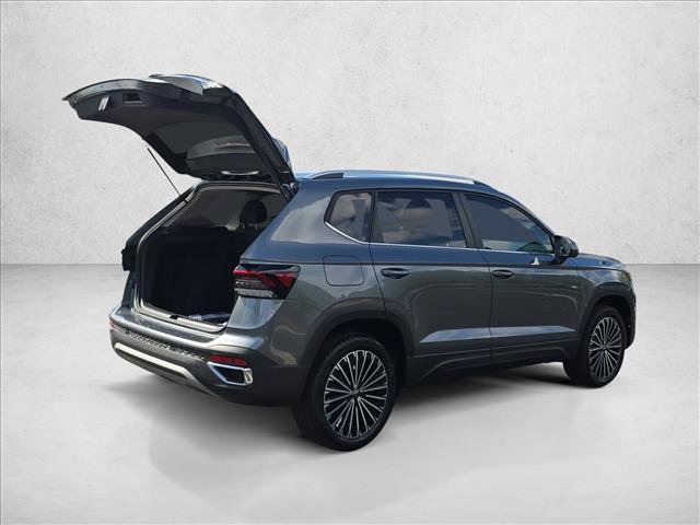New 2025 Volkswagen Taos SE image 2
