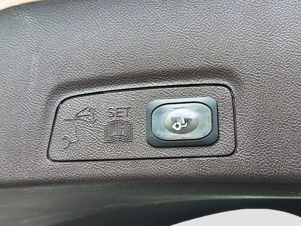 Used 2017 Lincoln MKC Premiere FWD image 32