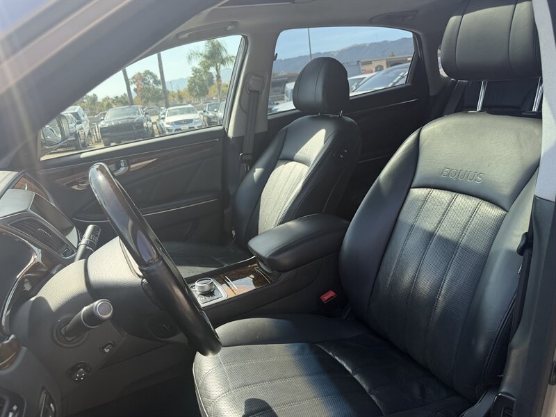 Used 2011 Hyundai Equus Signature RWD image 12