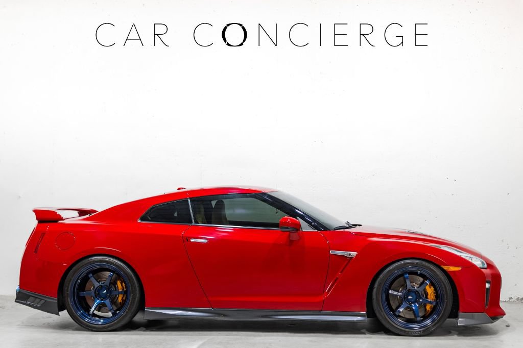 Used 2018 Nissan GT-R Premium AWD/4WD image 4
