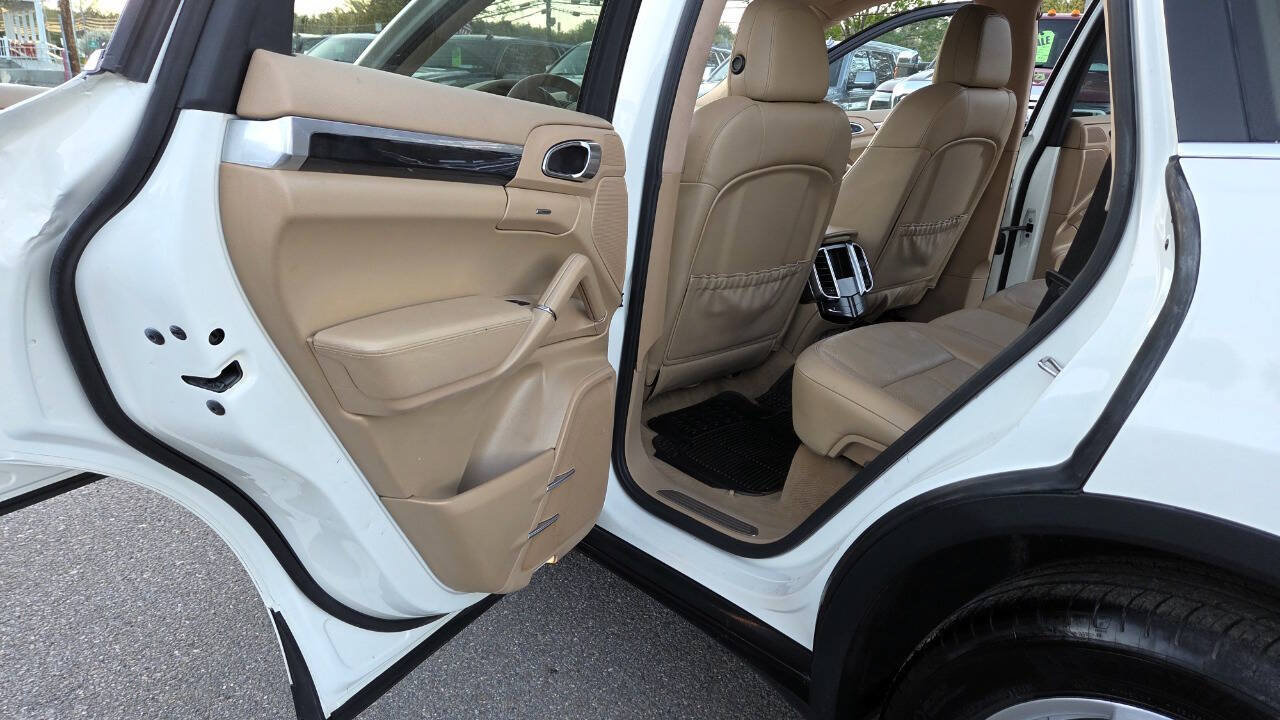 Used 2012 Porsche Cayenne S AWD/4WD image 33