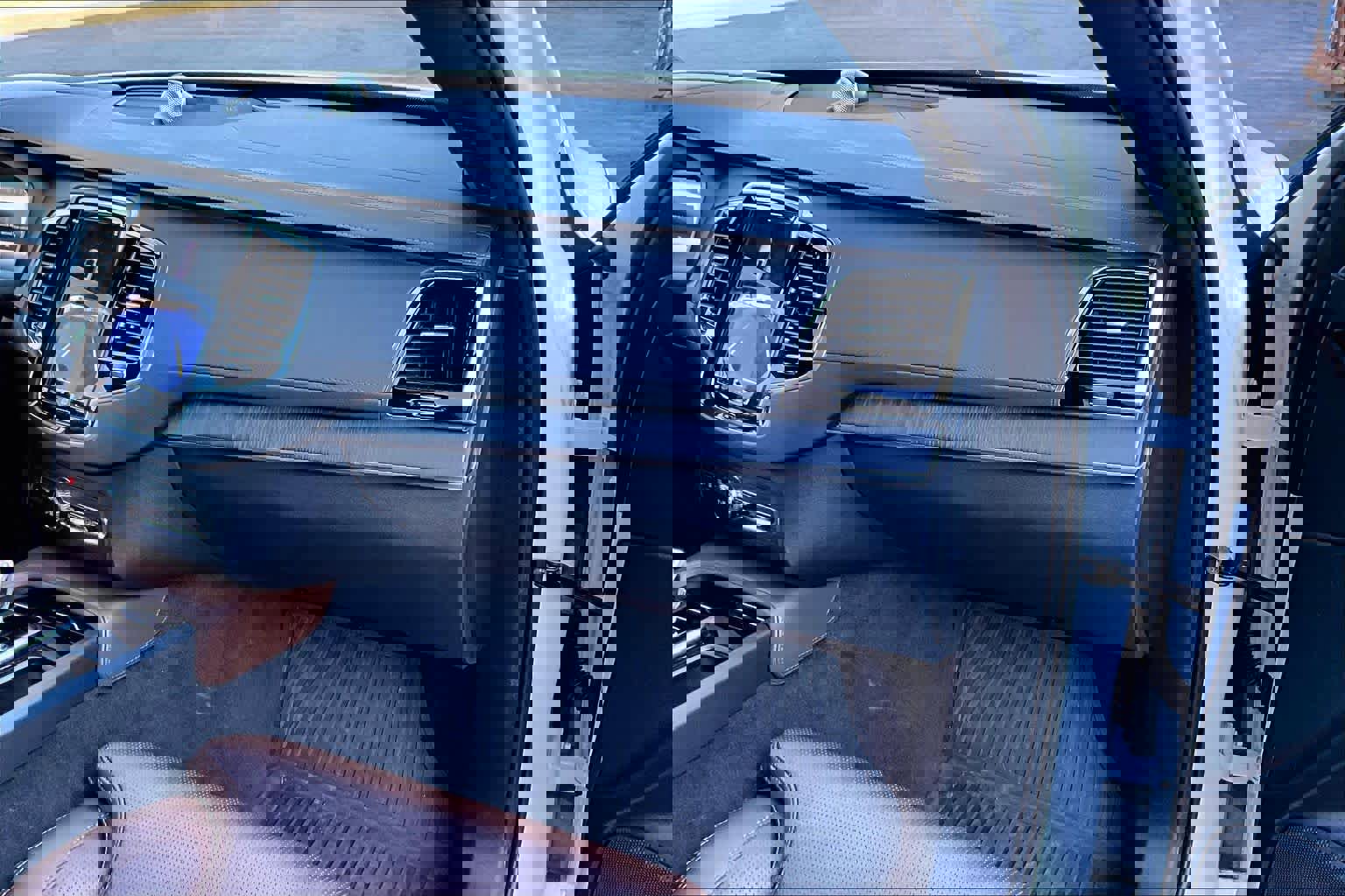 Used 2023 Volvo XC90 T8 Ultimate w/ Protection Package Premier image 19