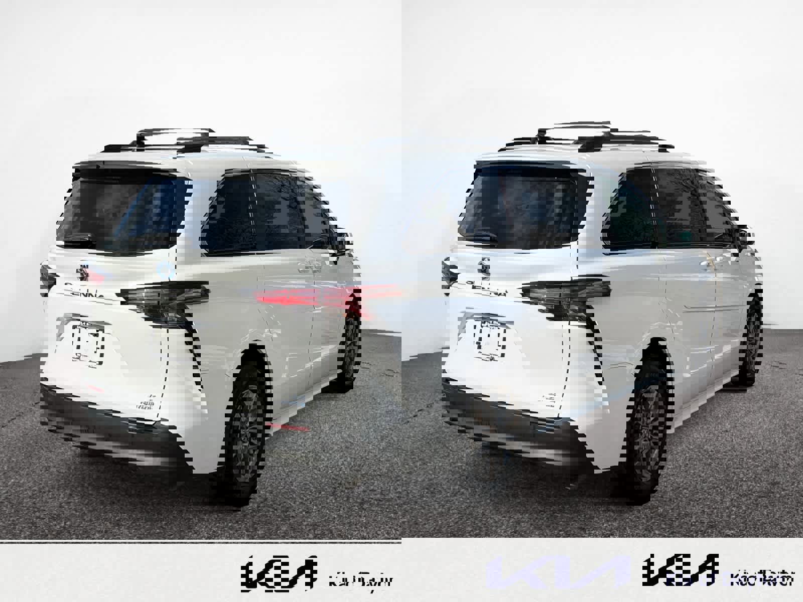 Used 2022 Toyota Sienna LE image 5